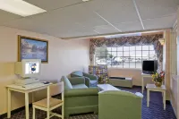 Quality Inn & Suites Near Nas Fallon Hotels in Fallon