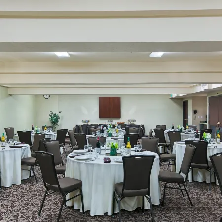 Oxford Suites Spokane Valley