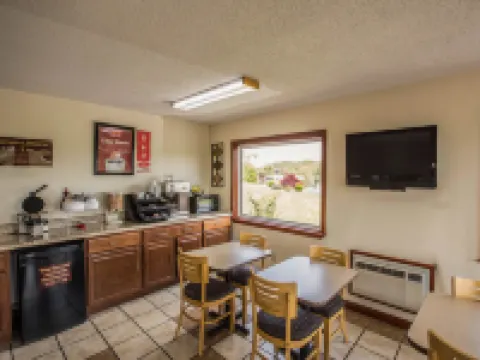 Econo Lodge Hotels in Sullivan County