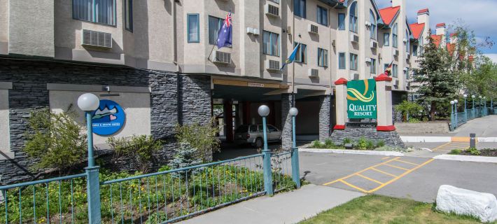 Chateau Canmore Hotels in Canmore