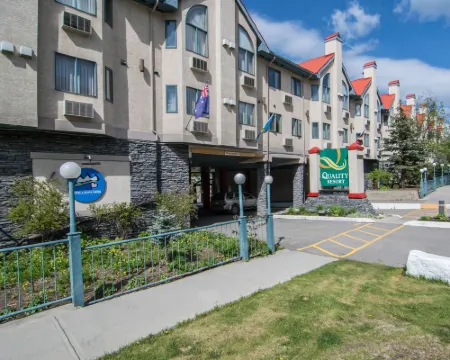 Chateau Canmore Hotels in Canmore