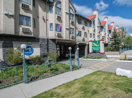 Chateau Canmore Отели рядом с достопримечательностью «WhiteFish - BowRiver - ElkFlats Loop»