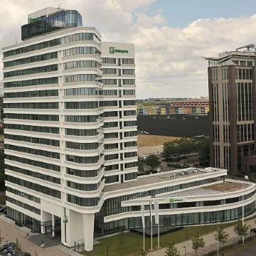 Holiday Inn AMSTERDAM - ARENA TOWERS by IHG Отели рядом с достопримечательностью «Зяудост»