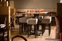 Village Hotel Cardiff - bar