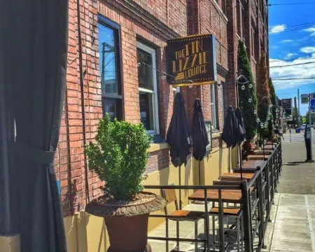 MarQueen Hotel Hotels in King County