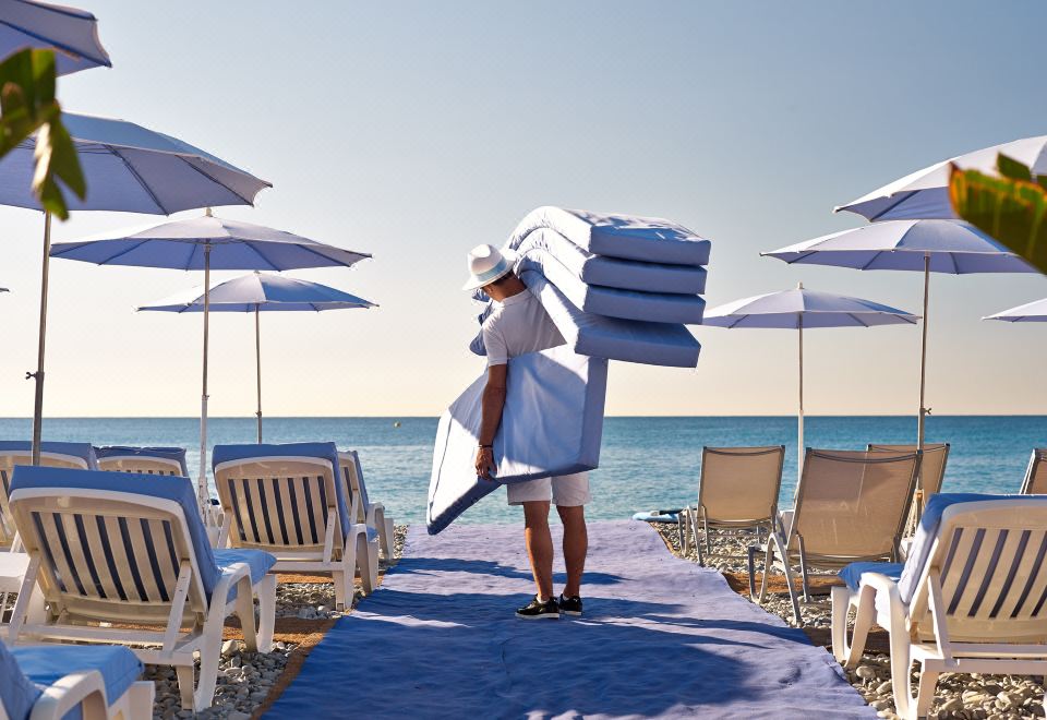 1. 래디슨 블루 호..