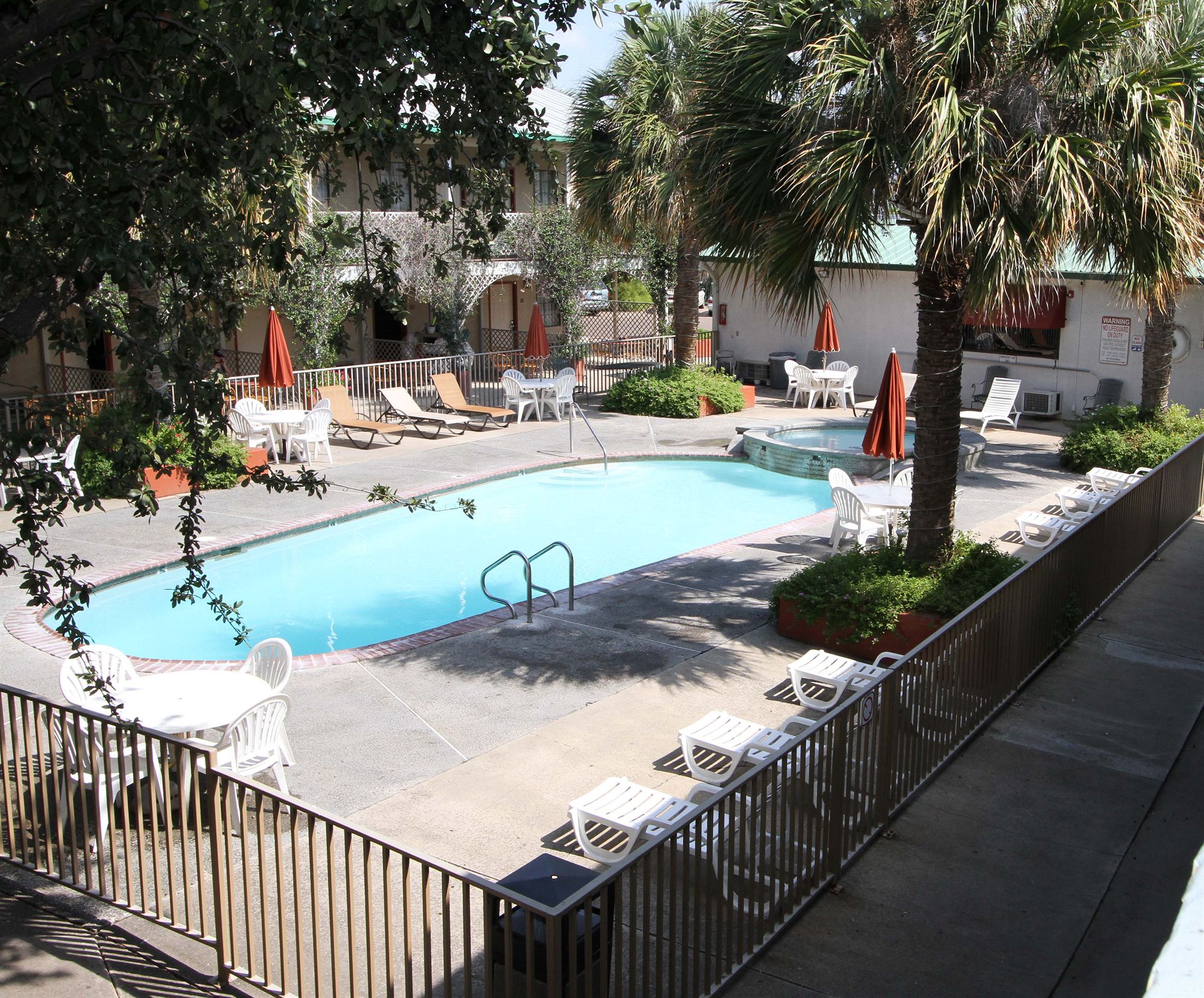 Family Garden Inn & Suites