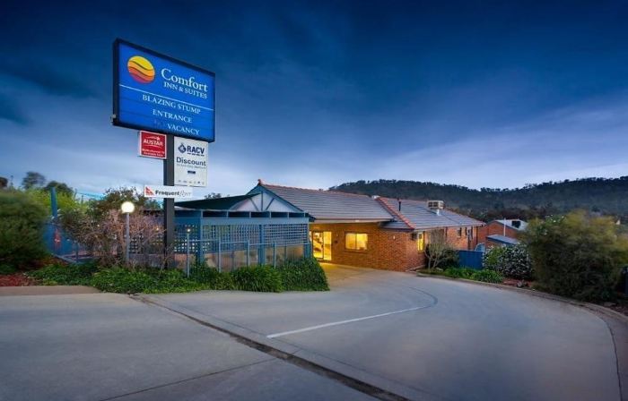 Blazing Stump Motel & Suites