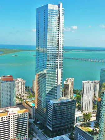 Four Seasons Hotel Miami Отели рядом с достопримечательностью «Miami Light Project»