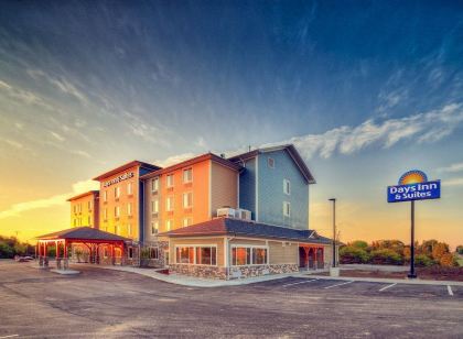 Days Inn & Suites by Wyndham Lindsay