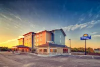 Days Inn & Suites by Wyndham Lindsay Hotels near The Salvation Army Thrift Store