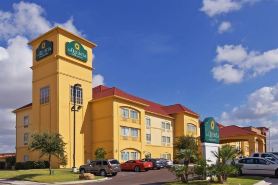 La Quinta Inn & Suites by Wyndham Laredo Airport