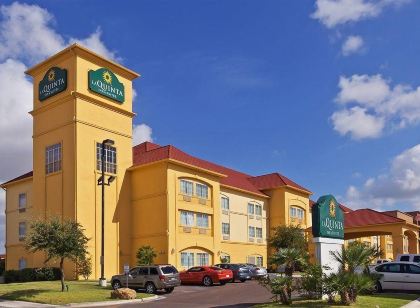 La Quinta Inn & Suites by Wyndham Laredo Airport