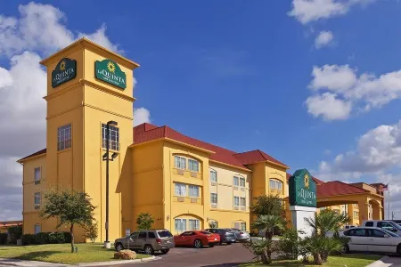 La Quinta Inn & Suites by Wyndham Laredo Airport
