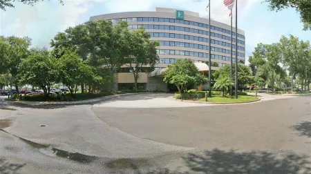 Embassy Suites by Hilton Orlando International Drive ICON Park Отели рядом с достопримечательностью «Madame Tussauds Orlando»