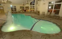 Days Inn by Wyndham Kingston - Hot Tub