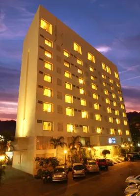 The Sahil Hotel Hotel dekat Jaslok Hospital and Research Centre