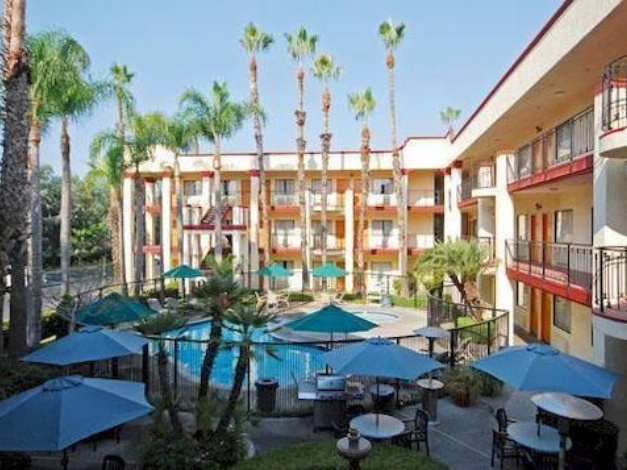 Comfort Inn & Suites Orange County John Wayne Airport