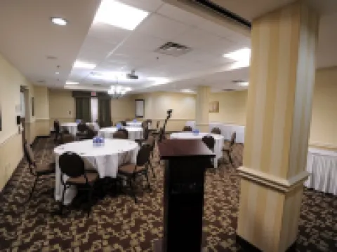 Monte Carlo Inn Barrie - Newly Renovated Hotels in Barrie