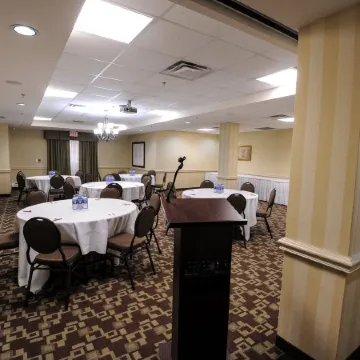 Monte Carlo Inn Barrie - Newly Renovated