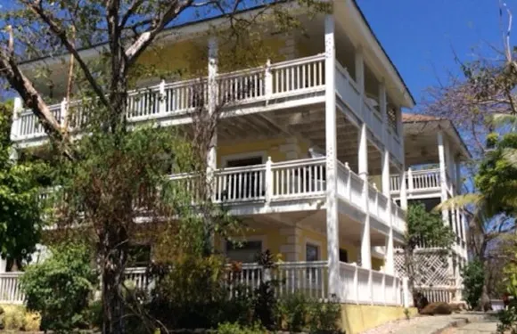 驚艷閣樓酒店 - 附高爾夫球車