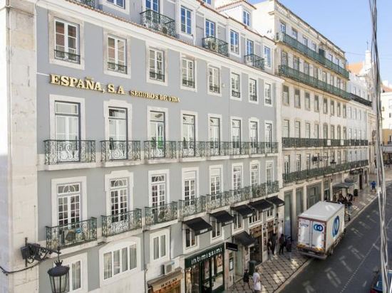 Joivy Classic 3Br Home w/Workspace in Chiado, 2Mins from Baixa-Chiado Subway