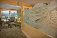 Crest Hotel