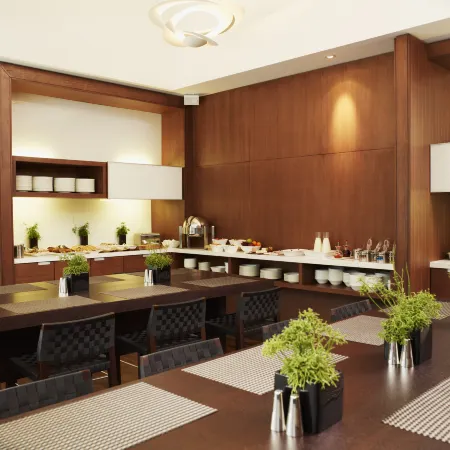 Le Germain Hotel Maple Leaf Square Отели рядом с достопримечательностью «Арена «Скоушабэнк»»