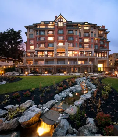 Oak Bay Beach Hotel