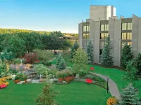 White Oaks Conference & Resort Spa Hotels near The Gardens at Pillar and Post