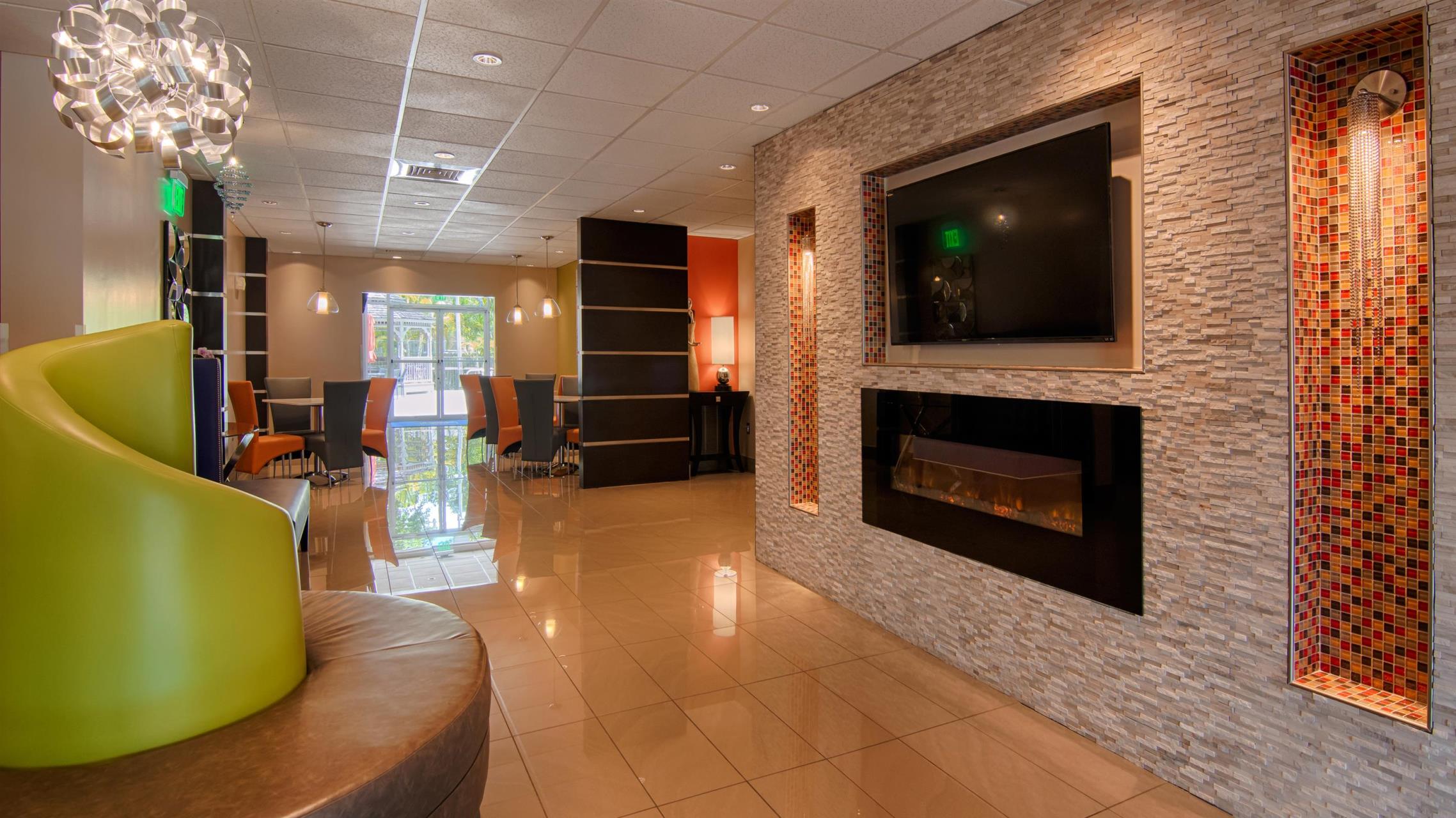 Days Inn & Suites by Wyndham Bonita Springs North Naples