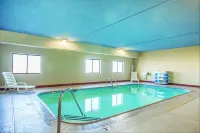 La Quinta Inn & Suites by Wyndham Elizabethtown Hotels in Elizabethtown