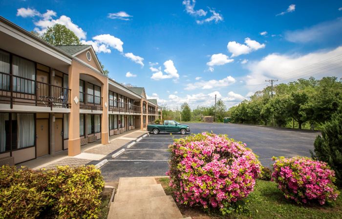 Americas Best Value Inn Pilot Mountain