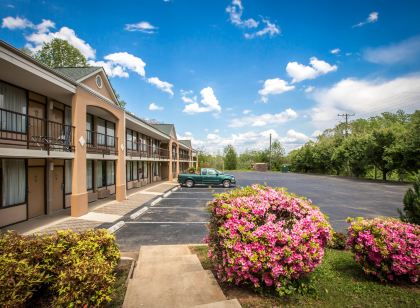 Americas Best Value Inn Pilot Mountain
