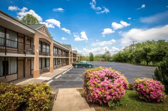 Americas Best Value Inn Pilot Mountain