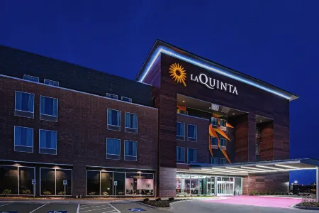 La Quinta Inn & Suites by Wyndham Dallas Grand Prairie North
