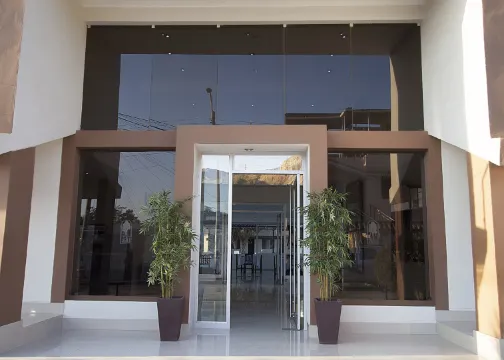 皮烏拉塔拉拉安哥羅酒店