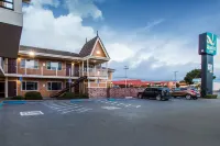 Ramada Bayside Inn and Suites - parking