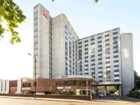 Ibis London Earls Court Hotels near Fulham