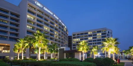 Crowne Plaza Abu Dhabi - Yas Island Отели рядом с достопримечательностью «Яс»