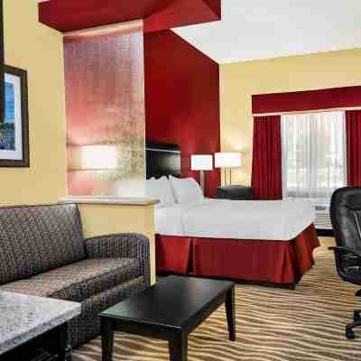 Holiday Inn Express & Suites Cotulla Rooms