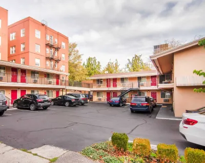Econo Lodge City Center Hotels near St. Johns Bridge