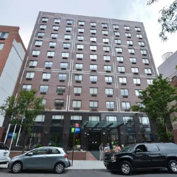 Holiday Inn Express MANHATTAN MIDTOWN WEST by IHG Отели рядом с достопримечательностью «Метрополитен-опера»