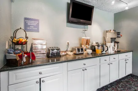 Rodeway Inn Отели рядом с достопримечательностью «Гора Тейбл»