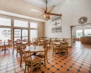 克拉麗奧套房飯店-聖喬治會展中心區 - 早餐