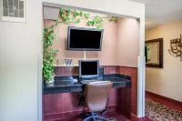 Clarion Pointe Bettendorf - Quad Cities