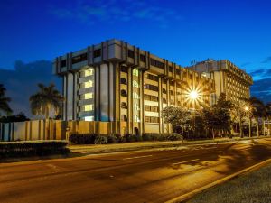 Clarion Inn & Suites Miami International Airport