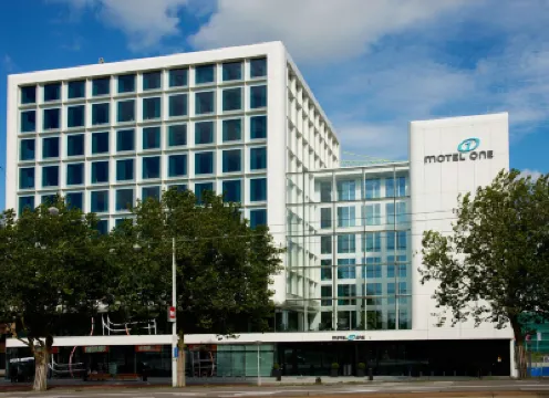 Motel One Amsterdam Hotels in der Nähe von Magere Brug