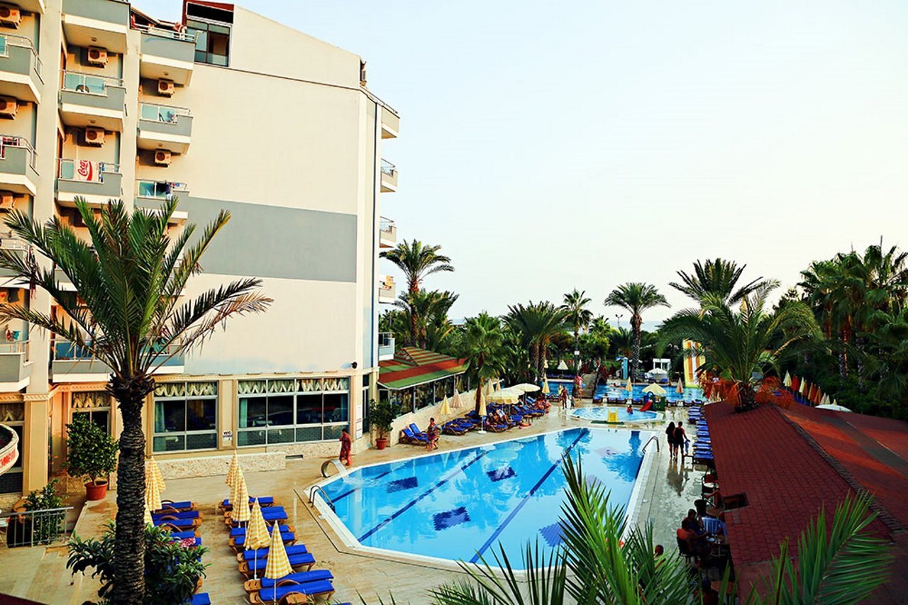 Caretta Beach Hotel