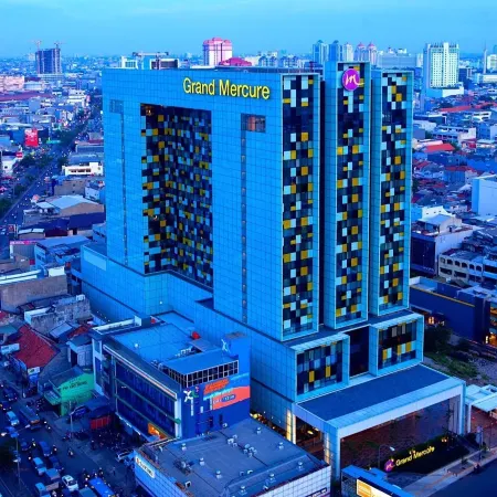 Grand Mercure Jakarta Harmoni Отели рядом с достопримечательностью «Станция Juanda »